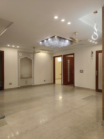 Room in 3 BHK Builder Floor at Unitech South City II, Sector 50 – for Sale