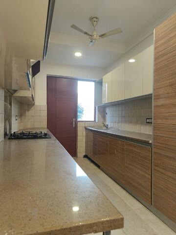 Room in 3 BHK Builder Floor at Unitech South City II, Sector 50 – for Sale