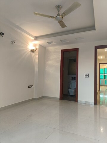 Room in 3 BHK Builder Floor at Unitech South City II, Sector 50 – for Sale