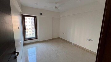 Room in 4 BHK Apartment at Diamond Garden, Chembur – for Rent
