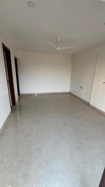 Room in 4 BHK Apartment at Diamond Garden, Chembur – for Rent
