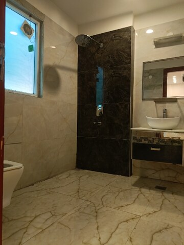 Bathroom in 3 BHK Builder Floor at Unitech South City II, Sector 50 – for Sale