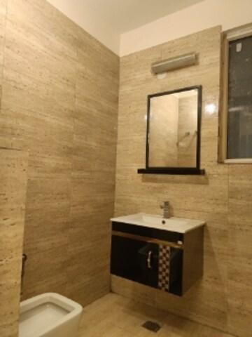Bathroom in 3 BHK Builder Floor at Unitech South City II, Sector 50 – for Sale