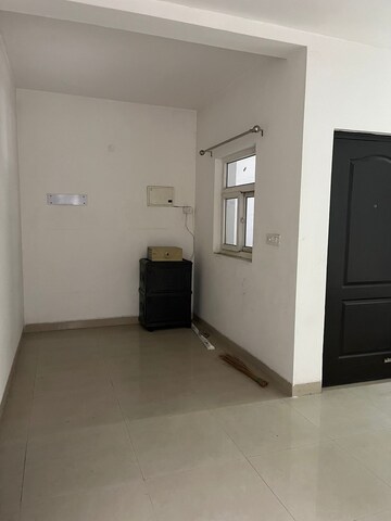 Room in 3 BHK Apartment at BPTP Elite Floors, Sector 83 – for Sale