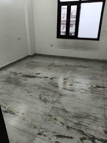 Room in 2 BHK Builder Floor at Vivek Vihar – for Rent