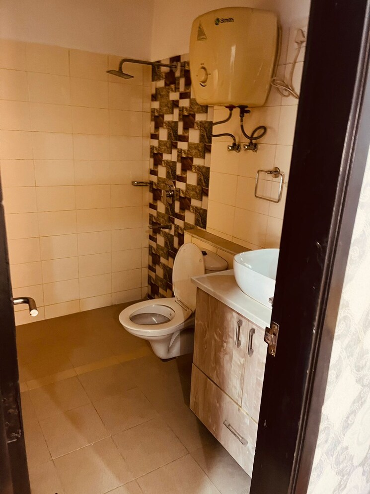 Bathroom, bp-homes 3 Bedroom 180 Sq.Yd. Builder Floor In Sector 85 Faridabad 8117832