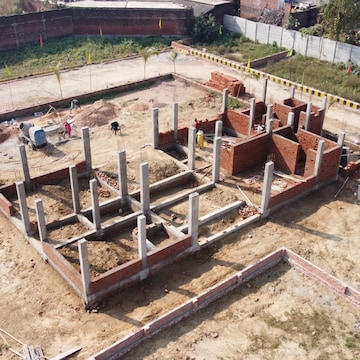 Gym in  Plot at Gosainganj – for Sale