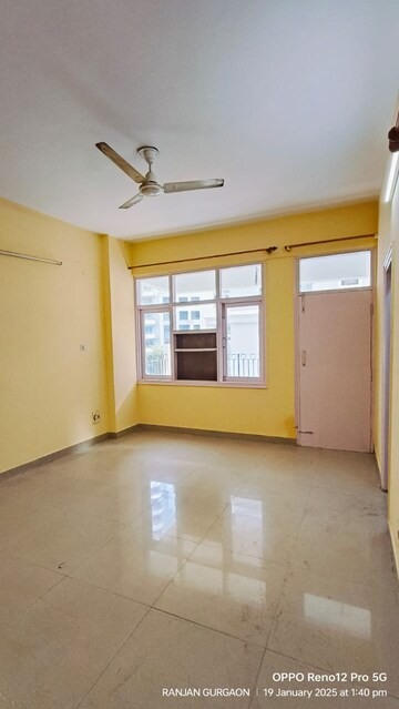 Room in 3.5 BHK Apartment at HBH Galaxy Apartments, Sector 43 – for Rent