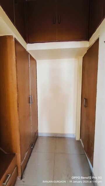 Furnished Amenities in 3.5 BHK Apartment at HBH Galaxy Apartments, Sector 43 – for Rent