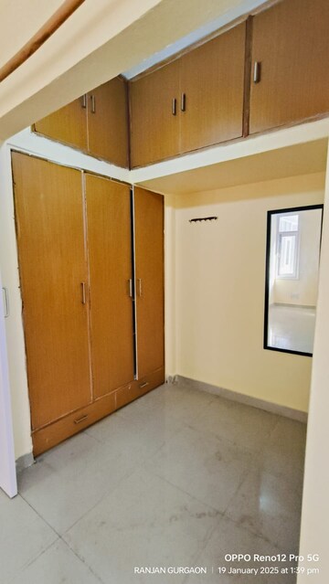 Room in 3.5 BHK Apartment at HBH Galaxy Apartments, Sector 43 – for Rent