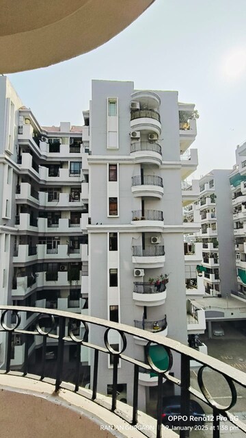 3.5 BHK Apartment For Rent in HBH Galaxy Apartments, Sector 43