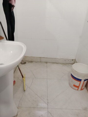 Attached Bathroom in 3 BHK Builder Floor at Sector 17 – for Rent