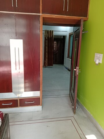 Room in 3 BHK Builder Floor at Sector 17 – for Rent