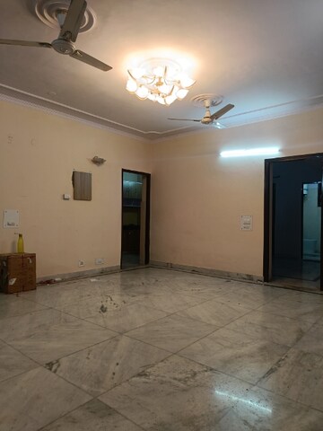 Room in 3 BHK Builder Floor at SS Southend Floors, South City 2 – for Rent