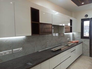 Kitchen in 4 BHK Builder Floor at Unitech South City 1, South City 1 – for Rent
