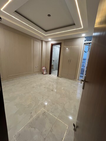Room in 3 BHK Builder Floor at Sainik Plaza, Sector 49 – for Sale
