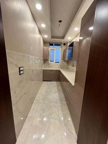 Building Lobby in 3 BHK Builder Floor at Sainik Plaza, Sector 49 – for Sale