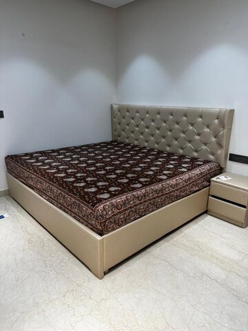 Bedroom in 4 BHK Apartment at DLF Regent House, Dlf Phase iv – for Sale