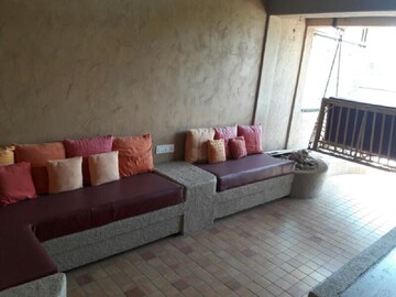 Living Room in 3.5 BHK Apartment at Khar West – for Rent