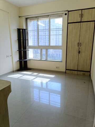 Room in 2 BHK Apartment at Hiranandani Estate Winona, Ghodbunder Road – for Rent