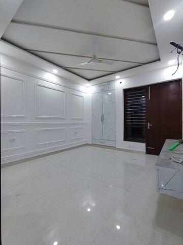 Kitchen in 3 BHK Builder Floor at Sainik Plaza, Sector 49 – for Sale