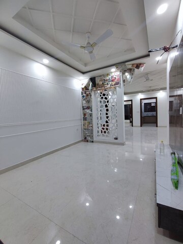 Building Lobby in 3 BHK Builder Floor at Sainik Plaza, Sector 49 – for Sale