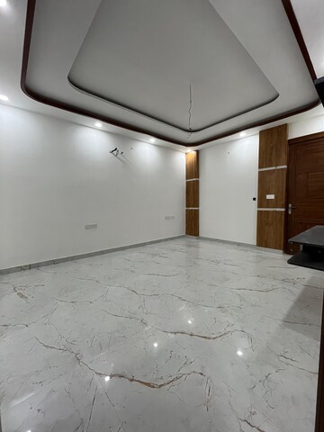 Room in 3 BHK Builder Floor at Sainik Plaza, Sector 49 – for Sale