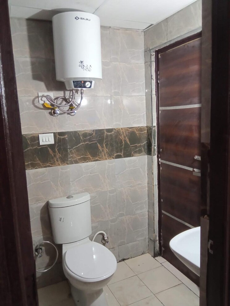 Bathroom, gaur-city-2-16th-avenue 3 Bedroom 1500 Sq.Ft. Apartment In Sector 16c Greater Noida Greater Noida 8118256