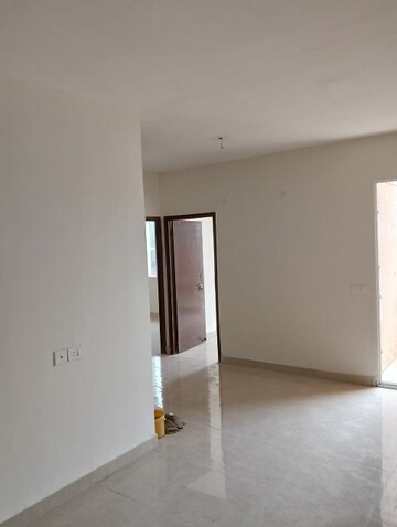 Room in 2 BHK Apartment at Signature Orchard Avenue 2, Sector 93 – for Rent