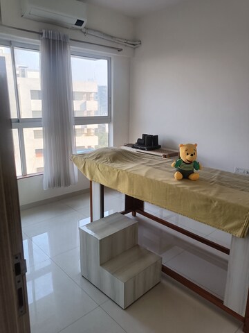 Room in 1 BHK Apartment at Wadhwa Pristine, Matunga West – for Rent