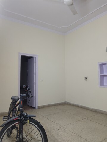 Furnished Amenities in 3 BHK Builder Floor at Greater Kailash I – for Rent