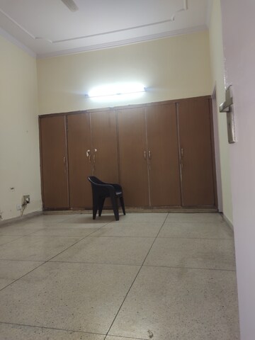 Furnished Amenities in 3 BHK Builder Floor at Greater Kailash I – for Rent