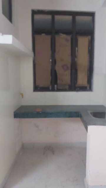 Furnished Amenities in 1.5 BHK Builder Floor at Mayur Vihar – for Rent