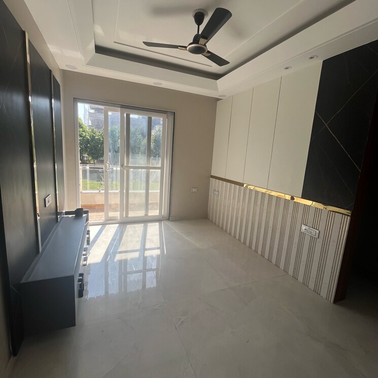 Room, puri-aman-vilas 4 Bedroom 265 Sq.Yd. Builder Floor In Sector 89 Faridabad 8118385