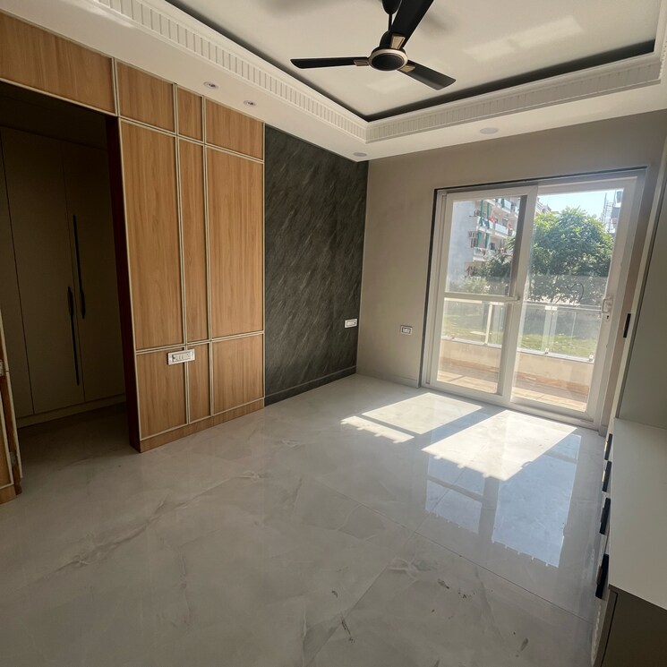 Room, puri-aman-vilas 4 Bedroom 265 Sq.Yd. Builder Floor In Sector 89 Faridabad 8118385