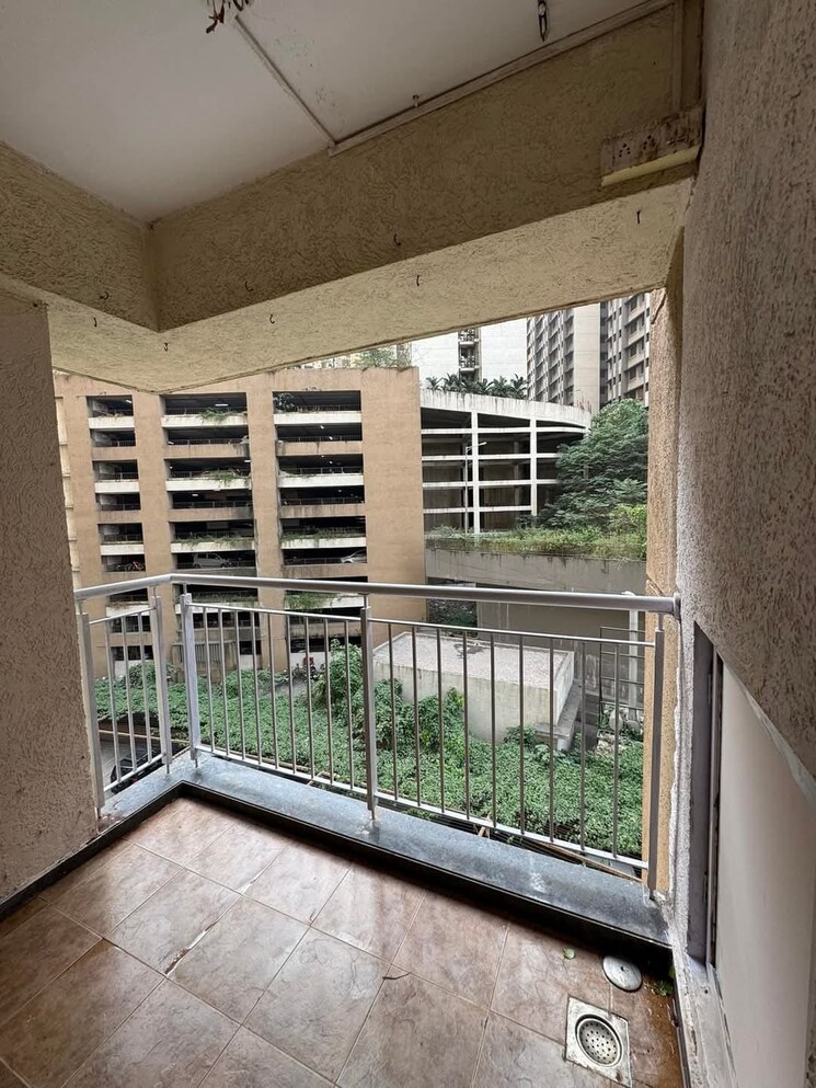 Balcony, lodha-splendora-tierra 3 Bedroom 953 Sq.Ft. Apartment In Ghodbunder Road Thane 8118384