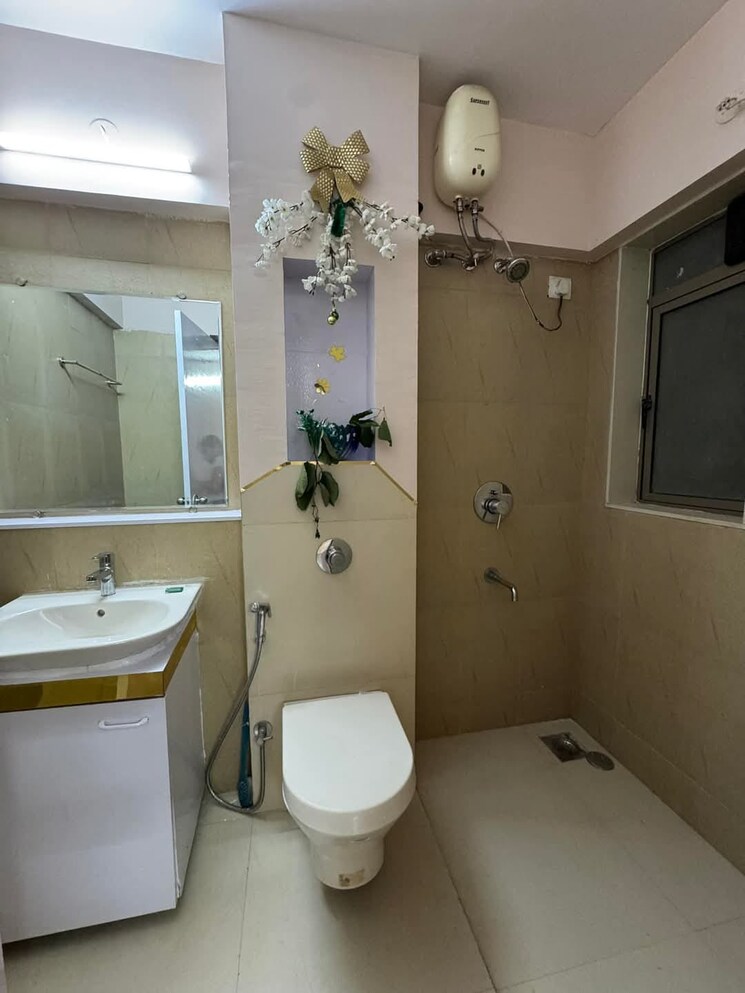 Bathroom, lodha-splendora-tierra 3 Bedroom 953 Sq.Ft. Apartment In Ghodbunder Road Thane 8118384