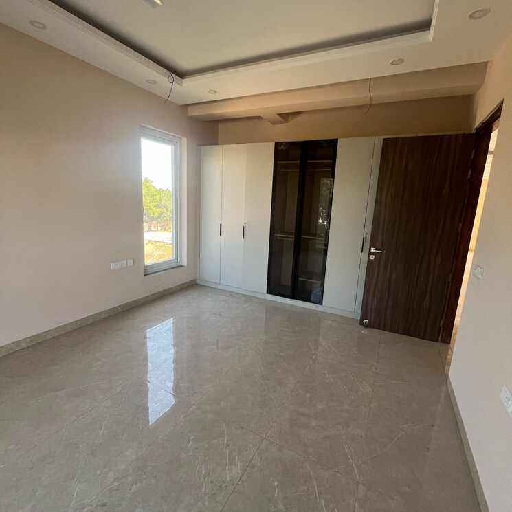 Room, puri-aman-vilas 4 Bedroom 268 Sq.Yd. Builder Floor In Sector 89 Faridabad 8118396