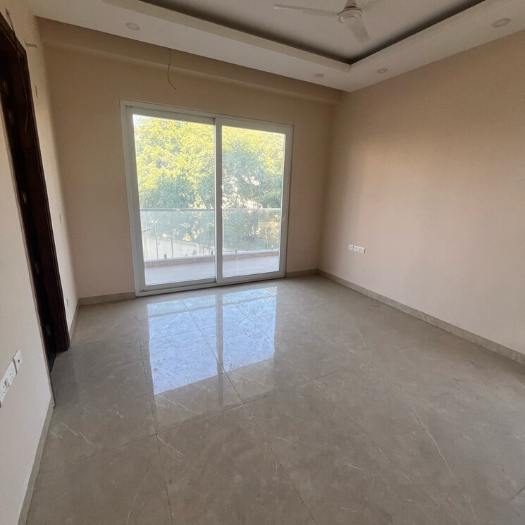 Room, puri-aman-vilas 4 Bedroom 268 Sq.Yd. Builder Floor In Sector 89 Faridabad 8118396