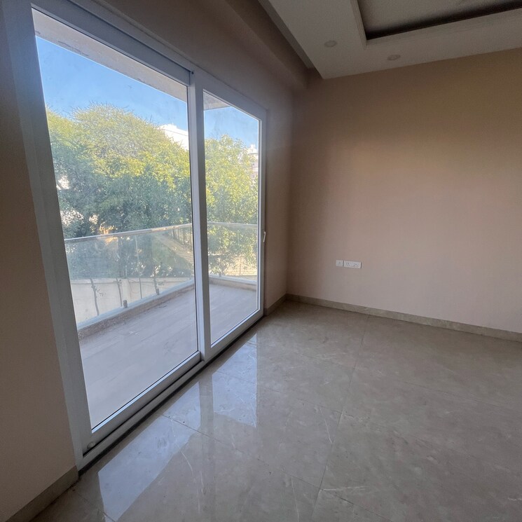 Room, puri-aman-vilas 4 Bedroom 268 Sq.Yd. Builder Floor In Sector 89 Faridabad 8118396