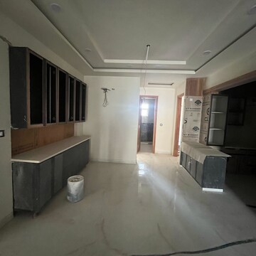 Room in 4 BHK Builder Floor at TDI The Retreat, Sector 89 – for Sale