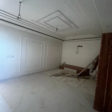 Room in 4 BHK Builder Floor at TDI The Retreat, Sector 89 – for Sale