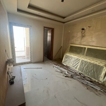 Room in 4 BHK Builder Floor at TDI The Retreat, Sector 89 – for Sale