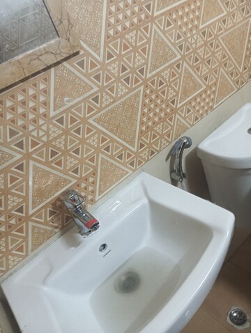 Bathroom in 2.5 BHK Apartment at Amrapali Golf Homes, Sector 4, Greater Noida – for Rent