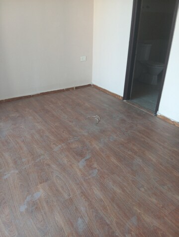 Room in 2.5 BHK Apartment at Amrapali Golf Homes, Sector 4, Greater Noida – for Rent