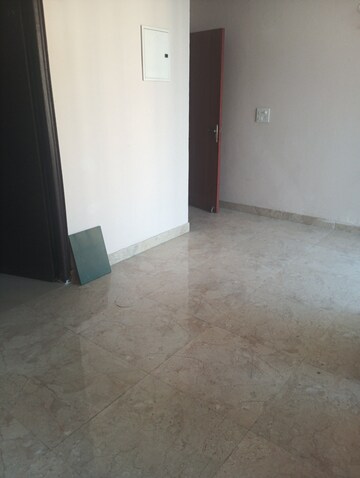 Room in 2.5 BHK Apartment at Amrapali Golf Homes, Sector 4, Greater Noida – for Rent