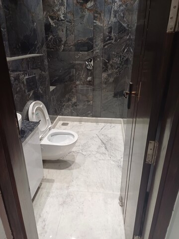 Bathroom in 2.5 BHK Builder Floor at Paschim Vihar – for Rent