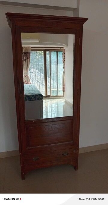Room in 2 BHK Apartment at Vile Parle West – for Rent