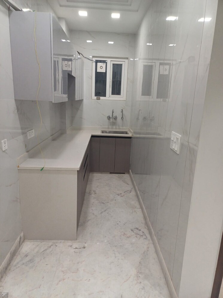 Kitchen, paschim vihar 2.5 Bedroom 84 Sq.Yd. Builder Floor In Paschim Vihar Delhi 8118484