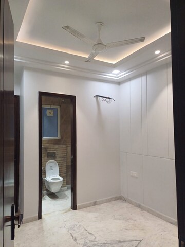 Attached Bathroom in 2.5 BHK Builder Floor at Paschim Vihar – for Sale